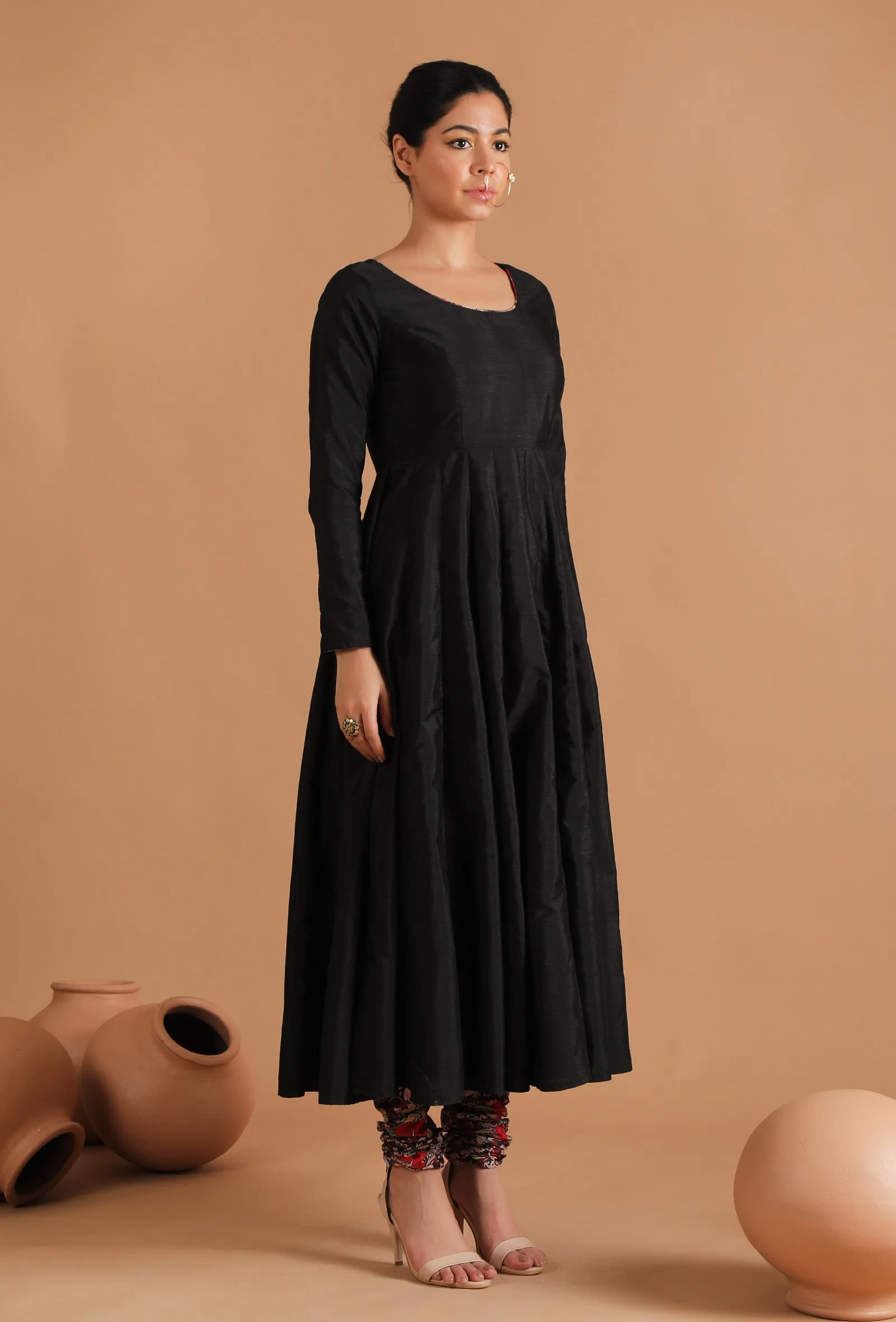 Aarna Solid Kalidar Kurta
